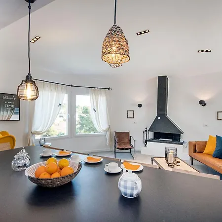 Sara 10 - Free Wifi, Chill-out, Private Pool, Private Tennis Court - By Villamar *